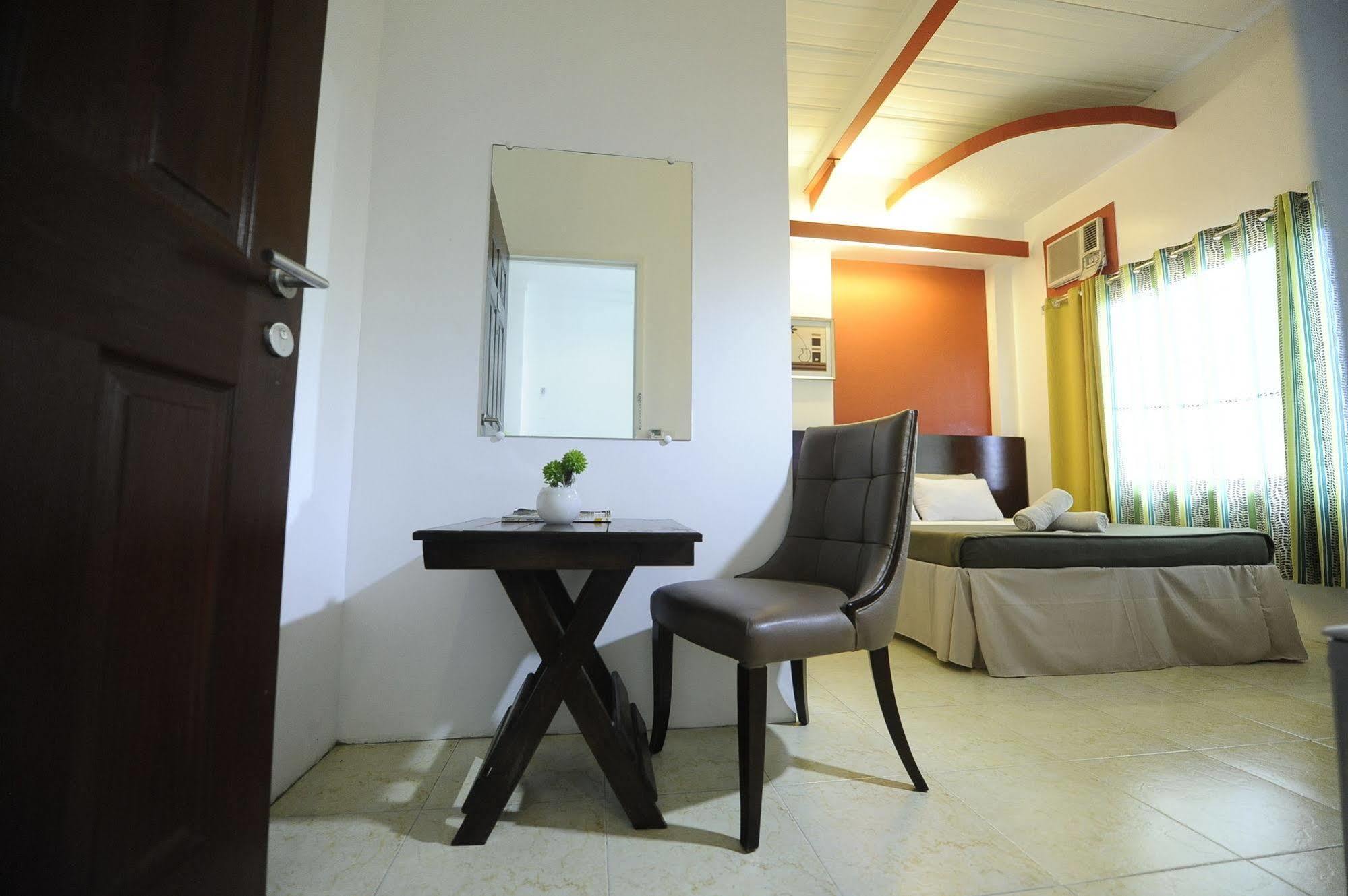 First Pacific Inn Davao Ngoại thất bức ảnh